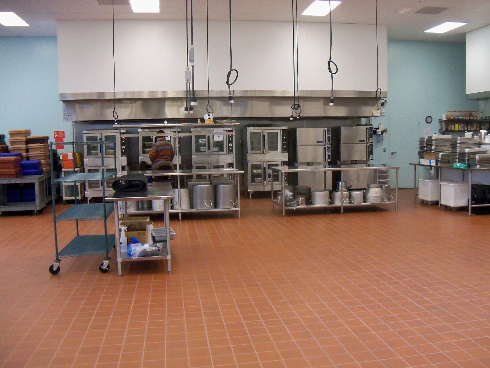 Managing a Restaurant's Warehouse
