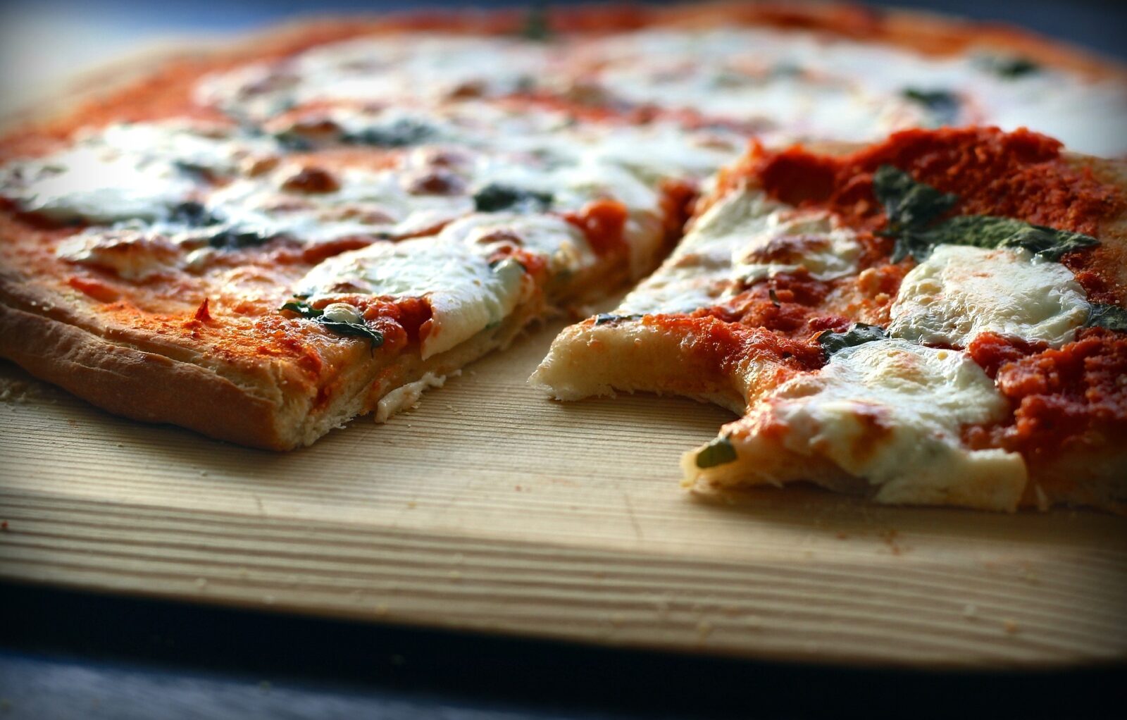 How Much Does a Pizza Cost at a Restaurant?